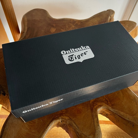 Onitsuka Tiger Cream and Black Sneakers Retro Style - Picture 7 of 8